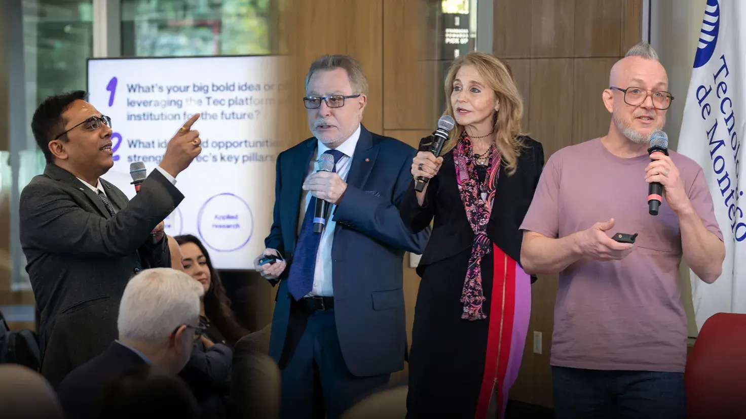 Profesores de Faculty of Excellence presentan sus proyectos de investigación.