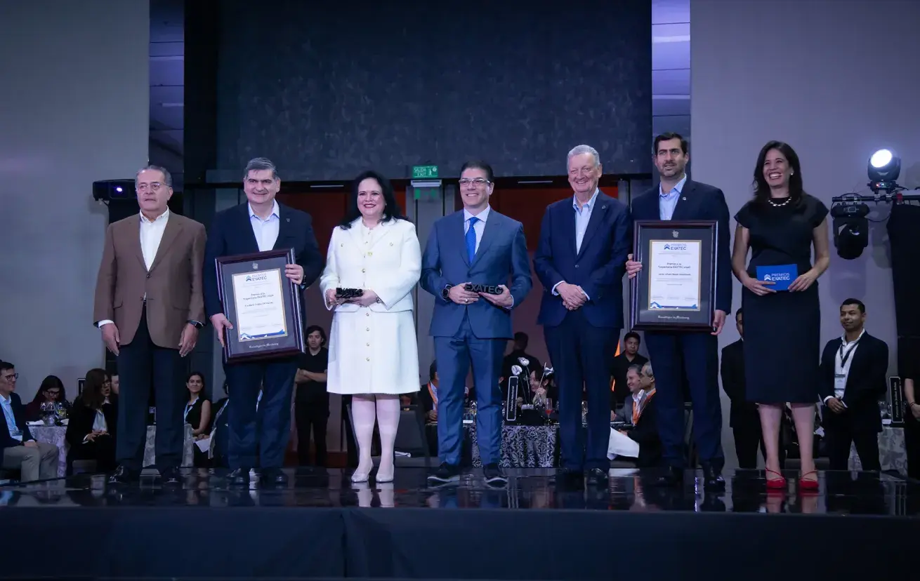 Eva Trujillo y Javier Reyes reciben el Premio Mérito EXATEC