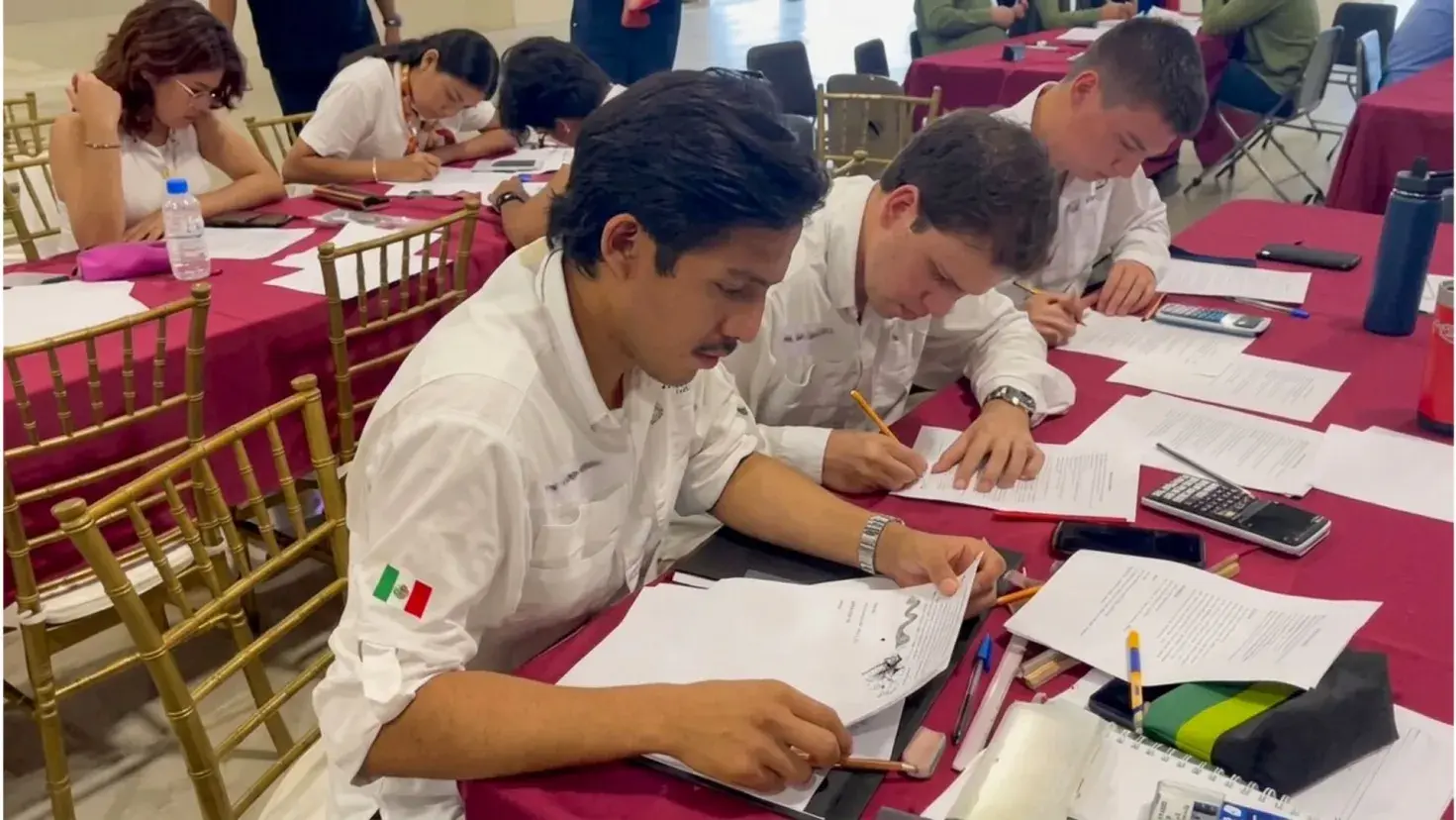 Estudiantes de ingeniería participando en la competencia de la ANEIC 2026