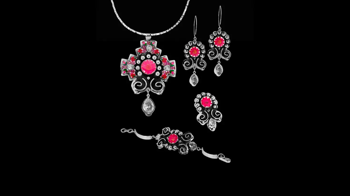Joyas que narran México: diseñador Tec deslumbra en Hong Kong