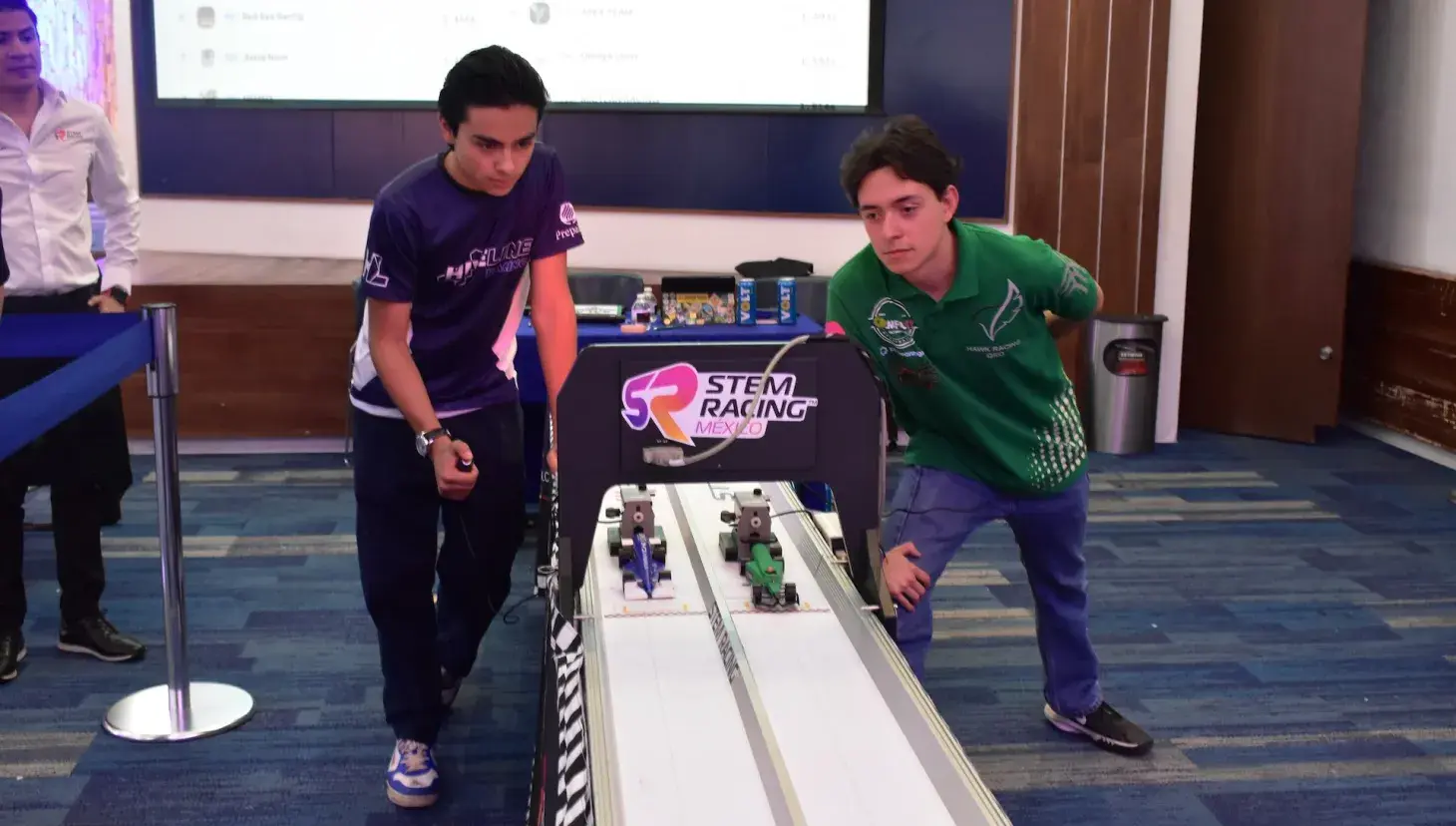 Hiveline Racing, escudería de PrepaTec Querétaro, clasificó a la final nacional de STEM Racing México en su debut, tras lograr uno de los mejores tiempos de la competencia regional.