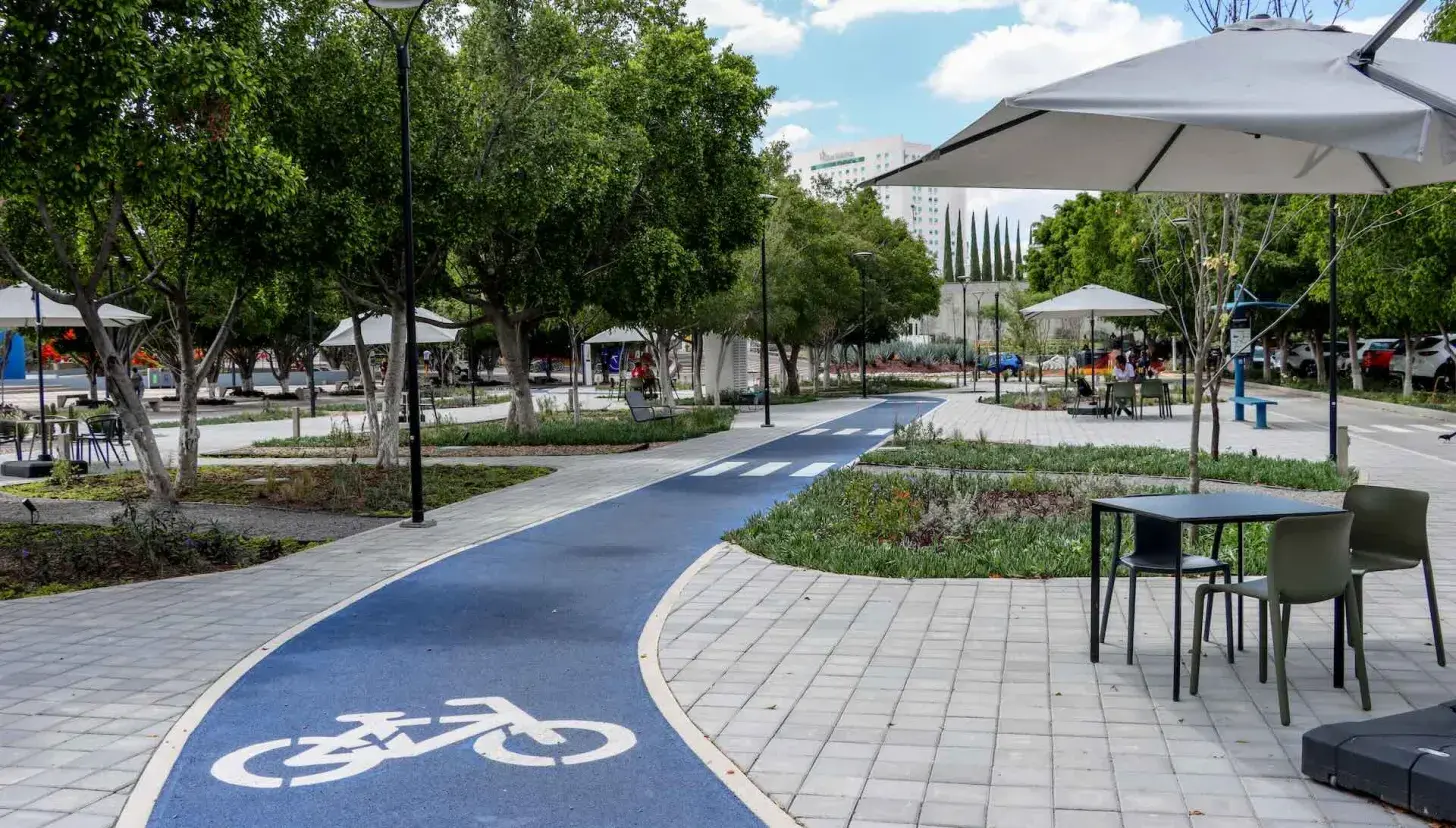 El Tec campus Qro inauguró la tercera y última etapa del Andador Cultural, un área verde que impulsa la sostenibilidad, movilidad y la convivencia. 