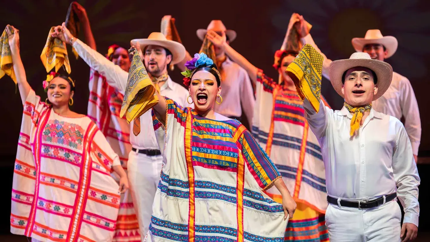 Gala Folklórica: tradiciones mexicanas llenan el escenario (fotos) 