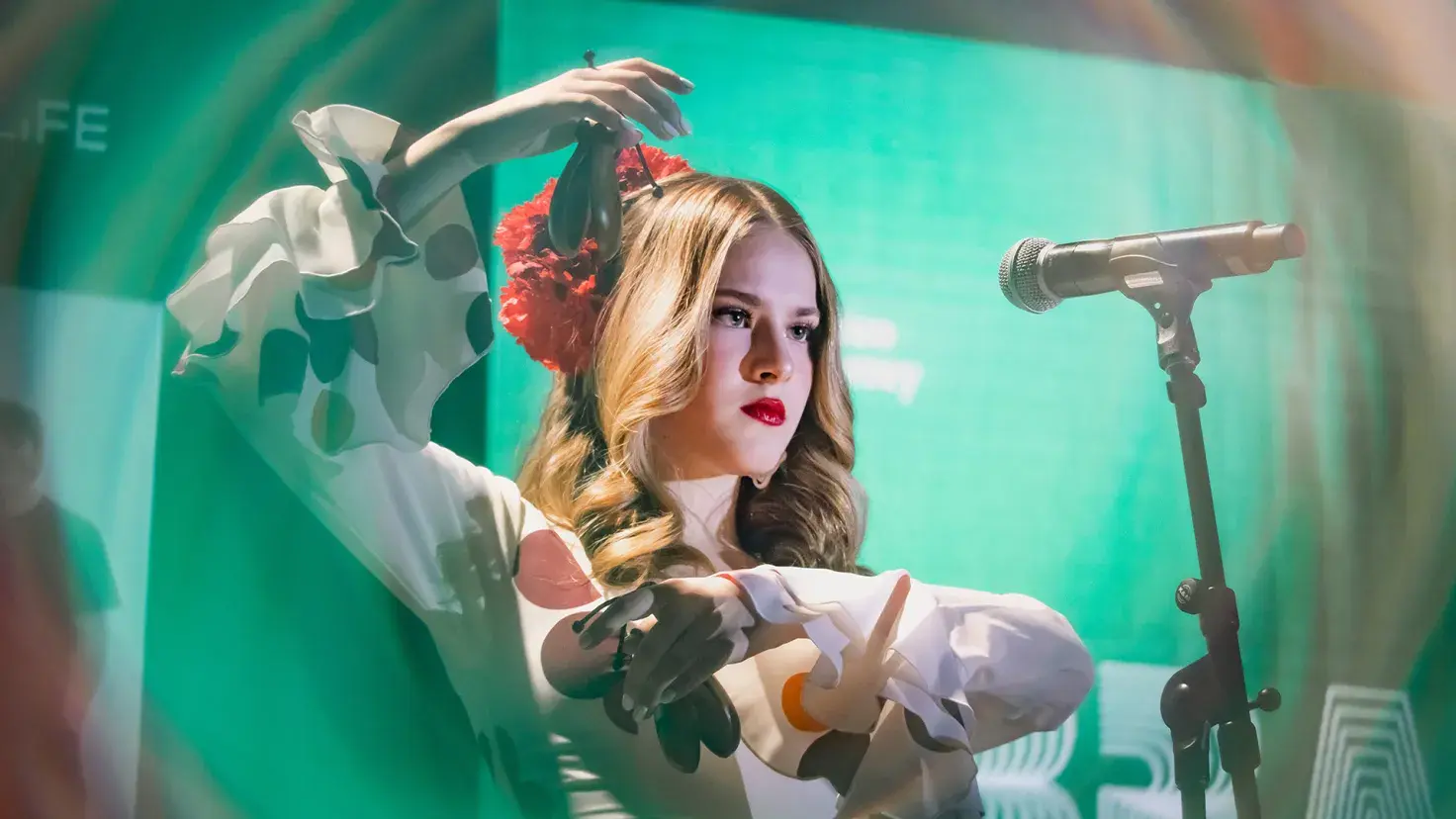 Estudiante de PrepaTec Monterrey interpretando Traicionera