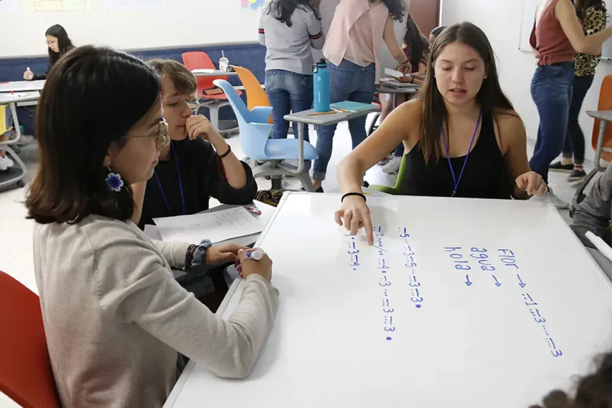 El Tec de Monterrey y MIT promueven en adolescentes mexicanas el pensamiento computacional