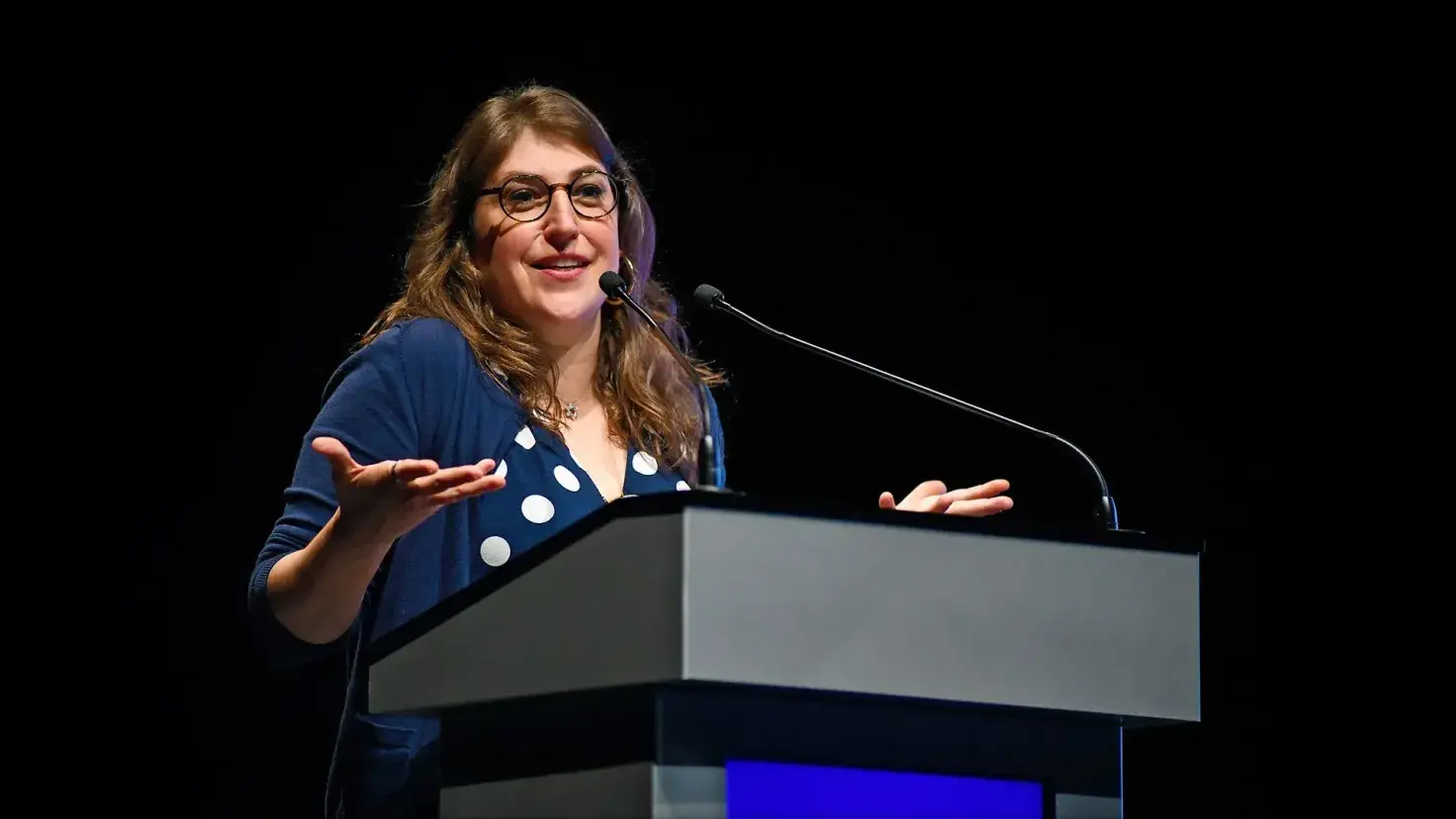 De actriz a neurocientífica; las pasiones y luchas de Mayim Bialik