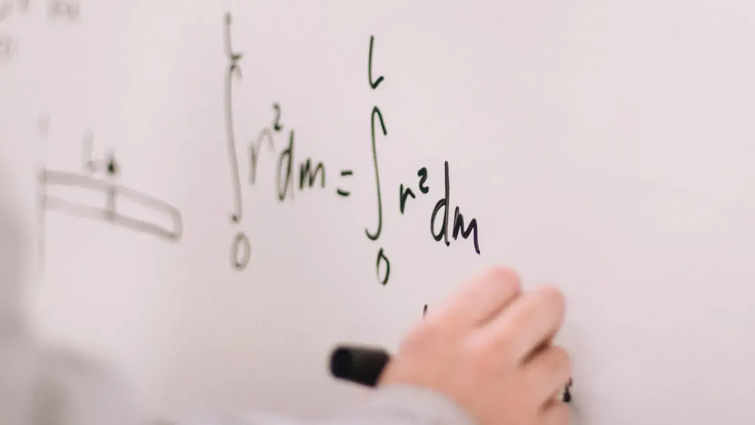 Profesor Tec explica la ciencia detrás de los cohetes de la NASA