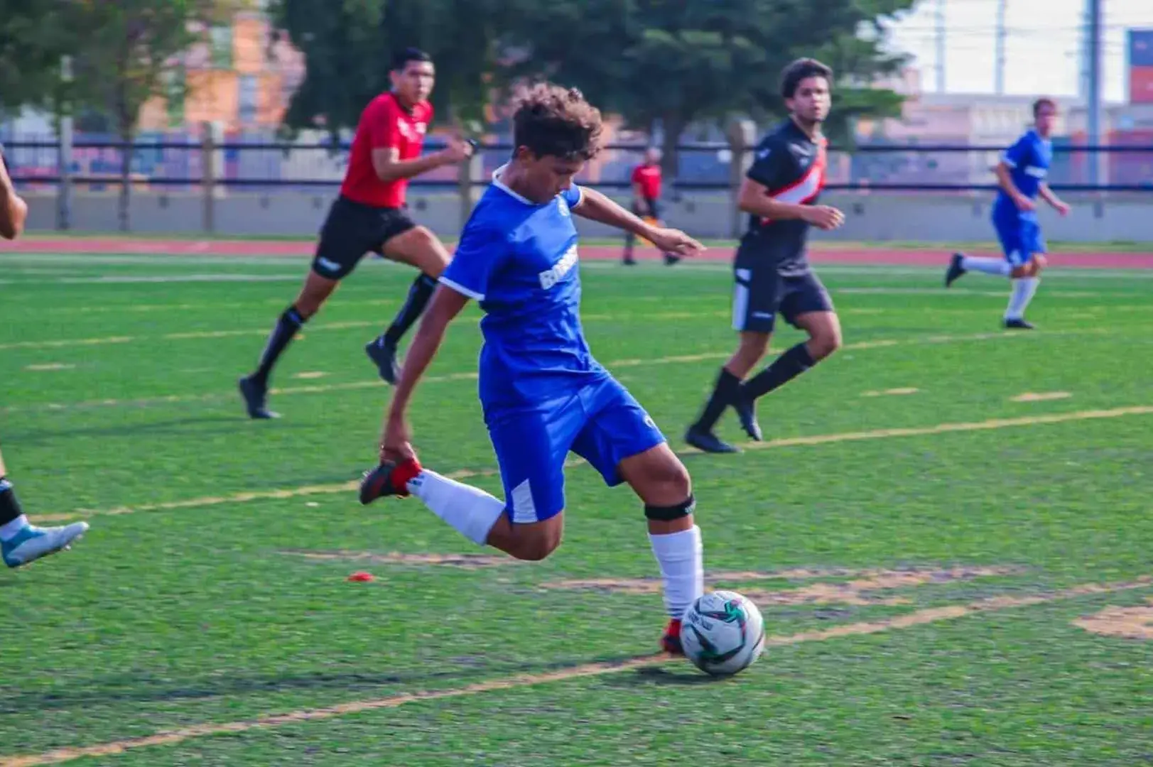 Jesús Rivera jugará en estados unidos fútbol con una beca