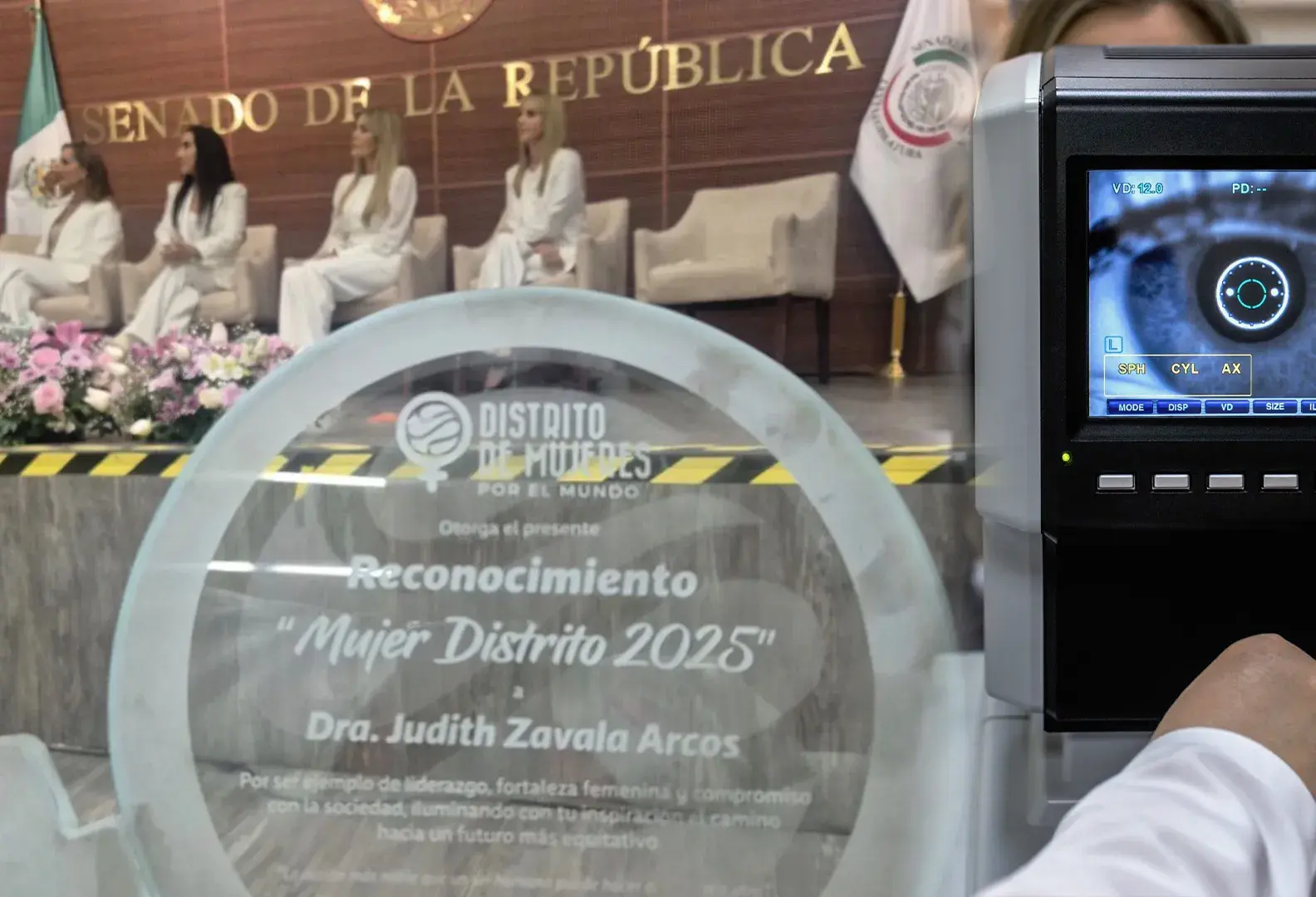 Judith Zavala, profesora Tec gana premio del Senado