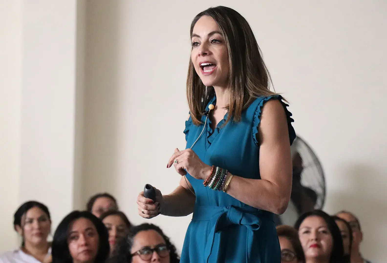 Congreso en PrepaTec reunió especialistas y familias para abordar retos adolescentes, destacando el vínculo familiar, comunicación y educación en valores como clave para prevenir conductas de riesgo.