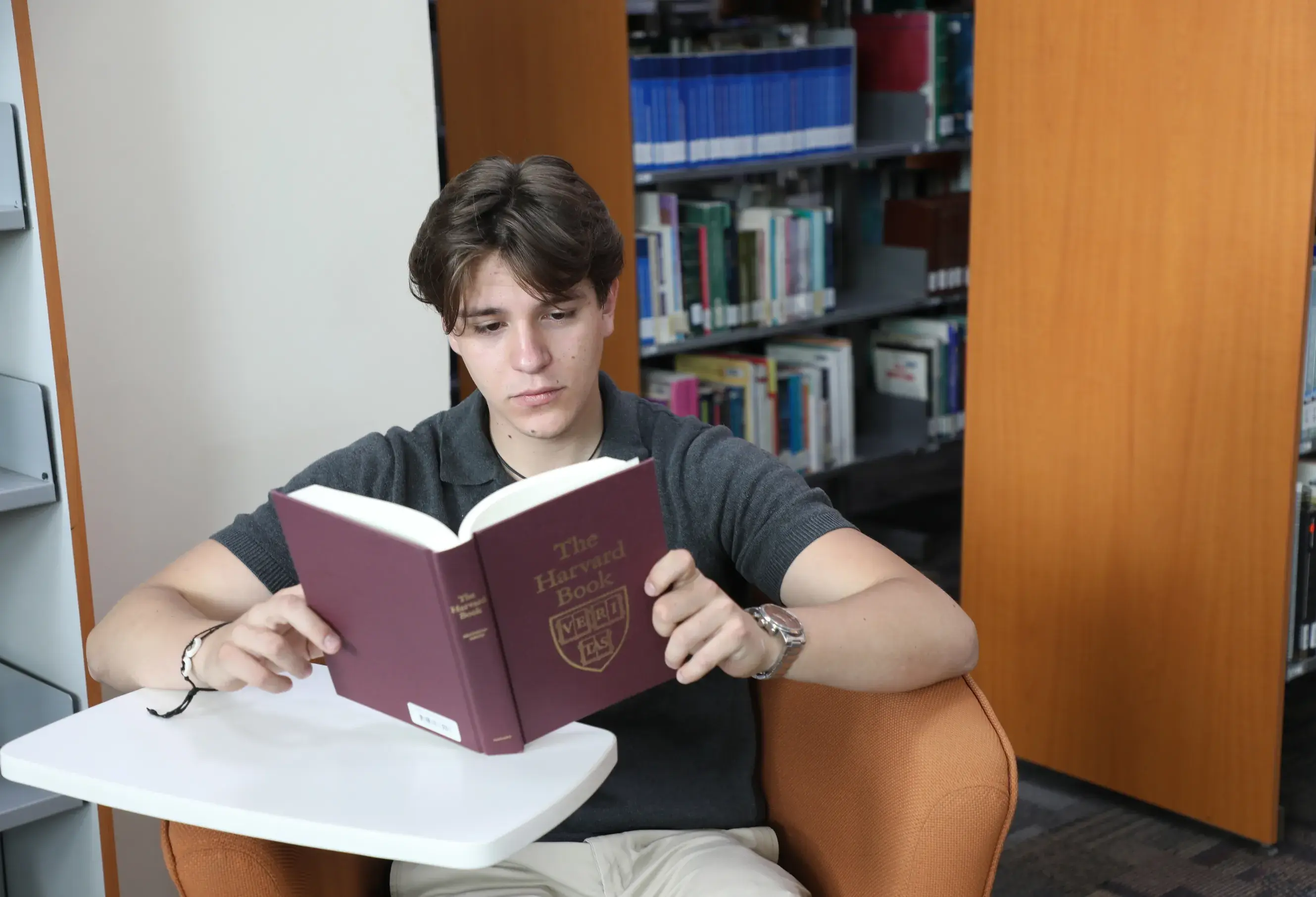 Una de las aficiones de Javier es la lectura