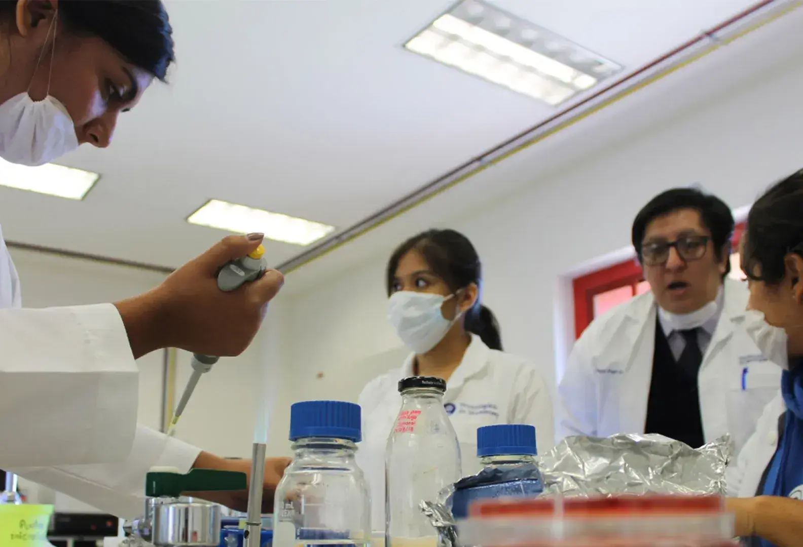 Alumnos investigan tratamientos que disminuyan diarrea infantil durante Semana i, en el Tec campus Toluca