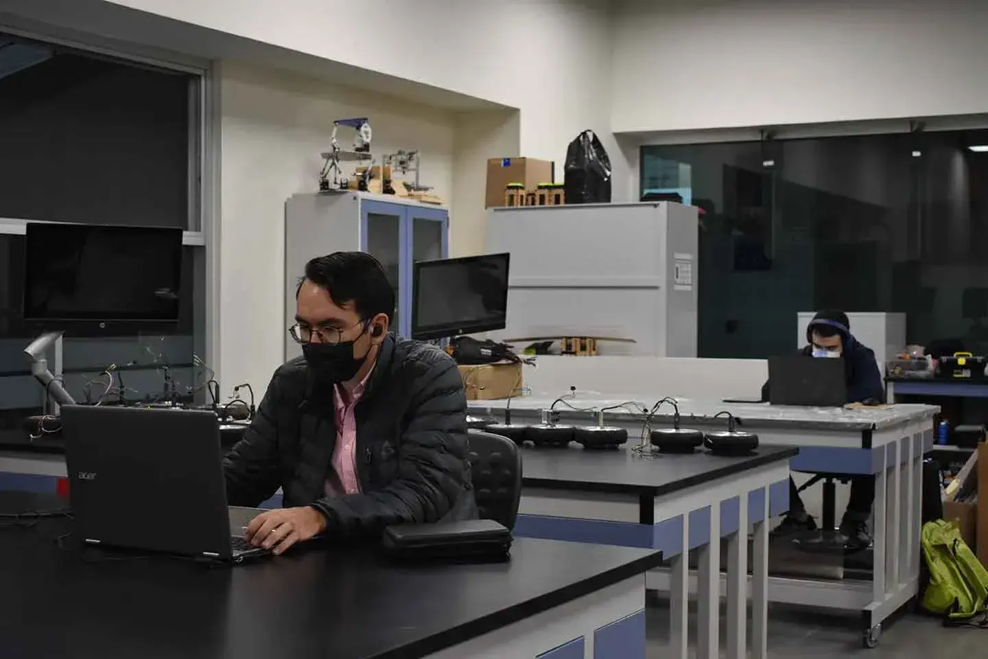 Tec Guadalajara reanuda actividad en laboratorios del campus.