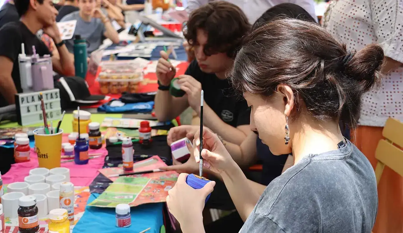 Durante RedSpot, los alumnos participaron en diversas actividades. Los alumnos participaron en diversas actividades.