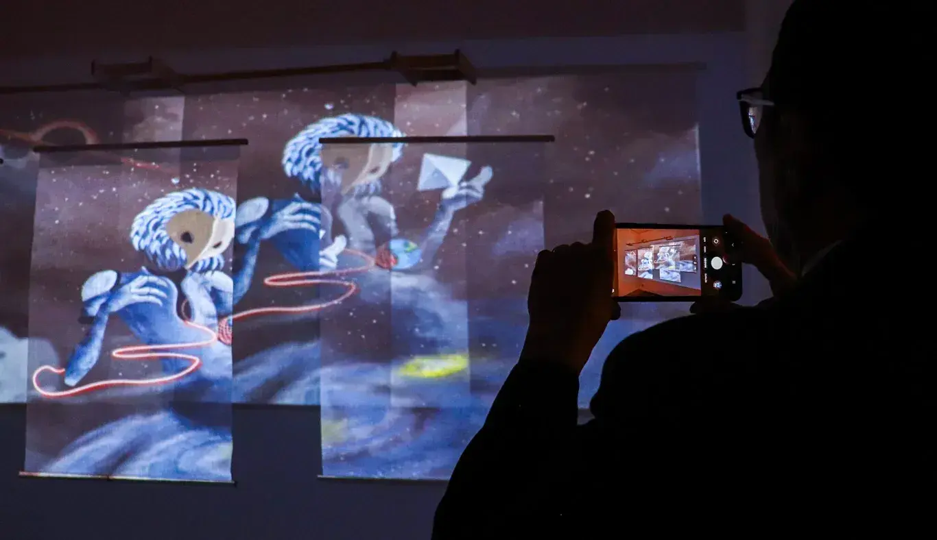 Surrealismo digital: estudiantes Tec exponen obras de arte en Viena