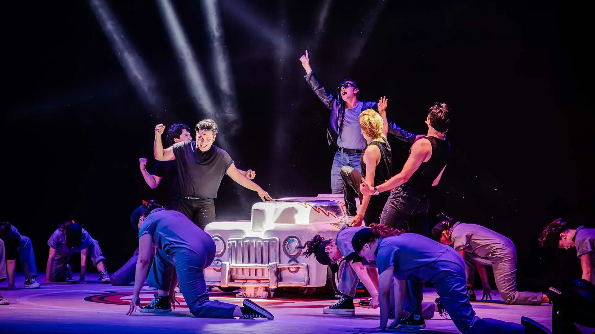 Estudiantes Tec cantan y bailan GREASE Lightning en el Teatro Isauro Martínez