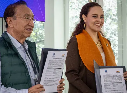 Isaías González, secretario general de la CROC, junto a Judith Godoy, decana nacional de la EHE del Tec.