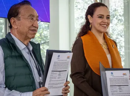 Isaías González, secretario general de la CROC, junto a Judith Godoy, decana nacional de la EHE del Tec.