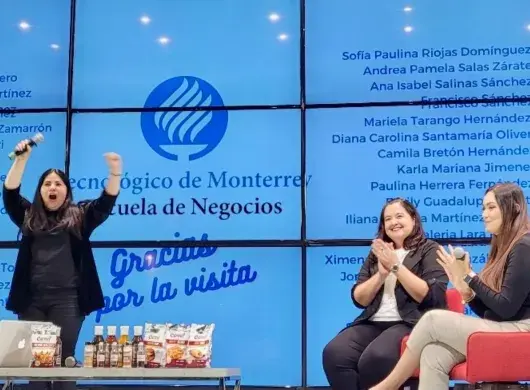Silvia Medina participa con estudiantes de Negocios Internacionales en una misión comercial en Canadá.
