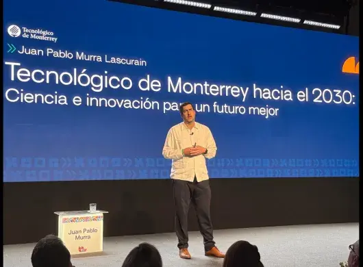 Juan Pablo Murra Lascurain presentando