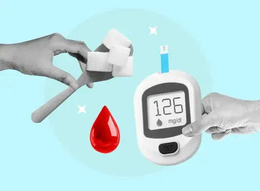 Collage conceptual de diabetes: manos sosteniendo un glucómetro y una cucharra con terrones de azúcar, además de una gota de sangre resaltada
