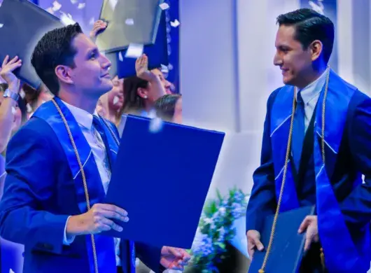 Víctor Aguilar en su graduación.