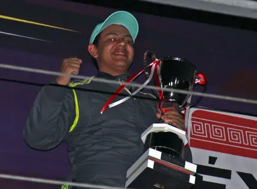 Alejandro Reyes, estudiante de primer semestre de la PrepaTec Cuernavaca, es ganador en la categoría Super Turismos Light 2 (STL2) de la México Racing Cup, uno de los campeonatos de automovilismo más destacados del país.