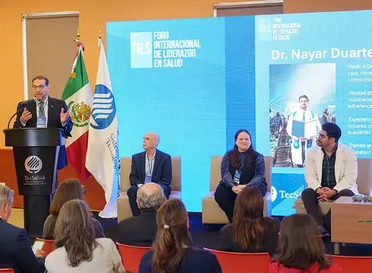 Presidium en inauguración Foro Internacional de Liderazgo en Salud 2025.