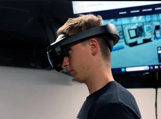 Miguel Rocha, profesor del Tec campus Querétaro, lideró el proyecto “Tec Factory Park”, uno de los ganadores de oro de los QS Reimagine Education Awards 2025.