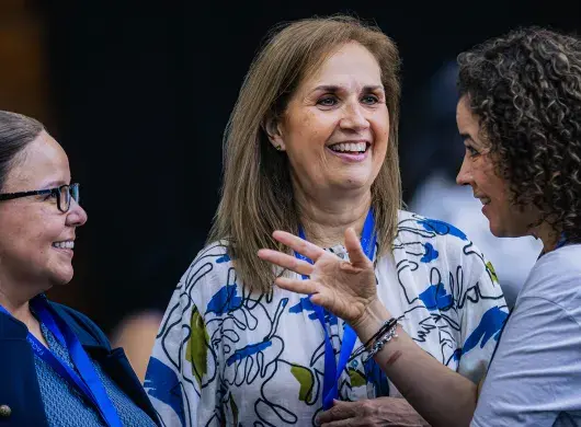 Profesoras del Tec de Monterrey platicando