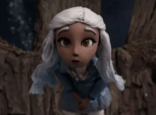 Still del cortometraje de animación stop-motion Yugen, destacando las texturas de barro y materiales naturales.