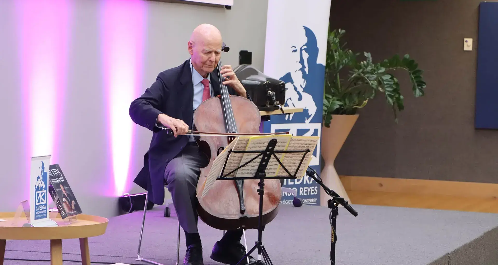 Narra Carlos Prieto historia de su violonchelo ¡de 300 años!