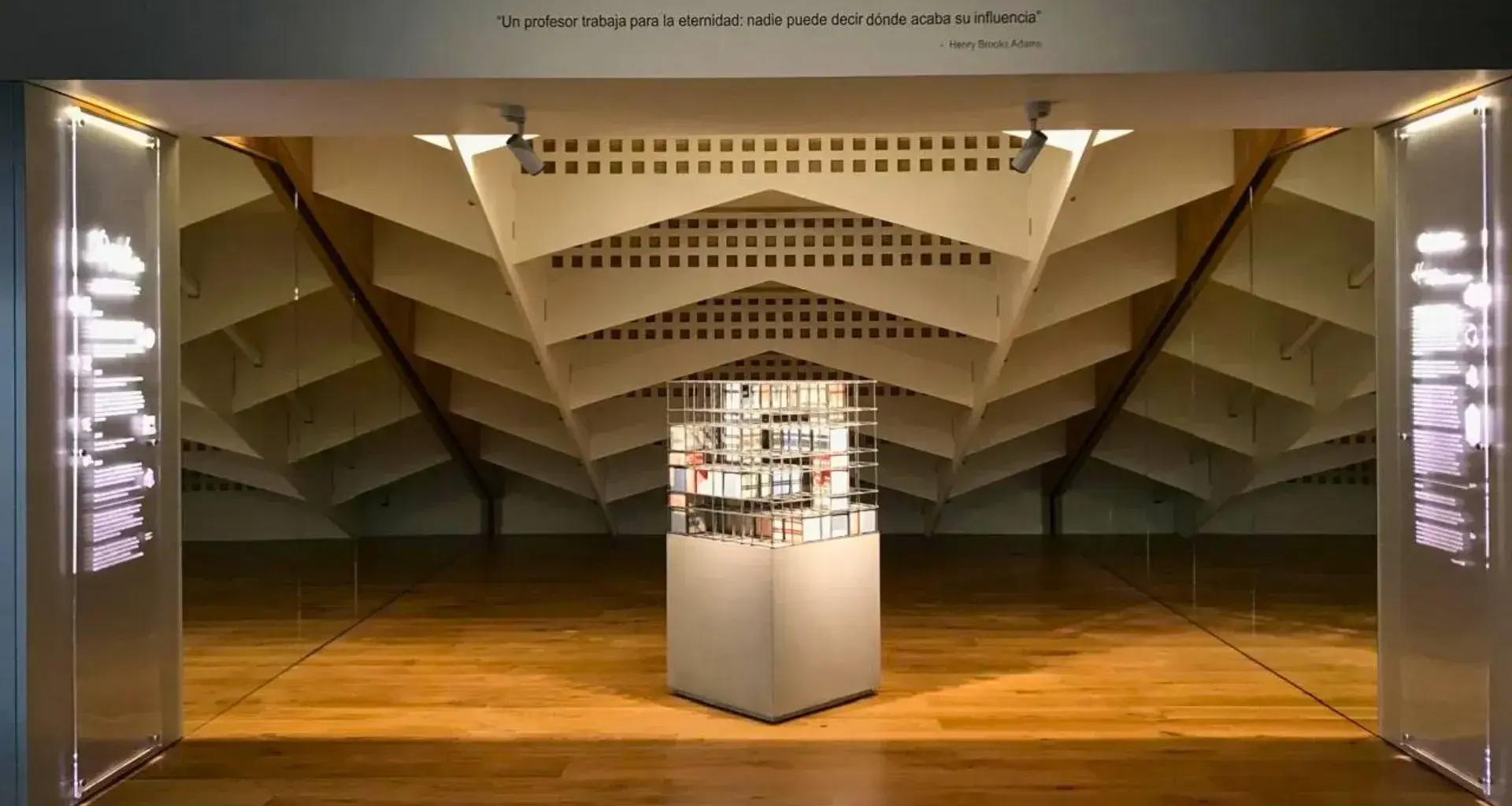 Homenaje a profesores a través de instalación de arte completa