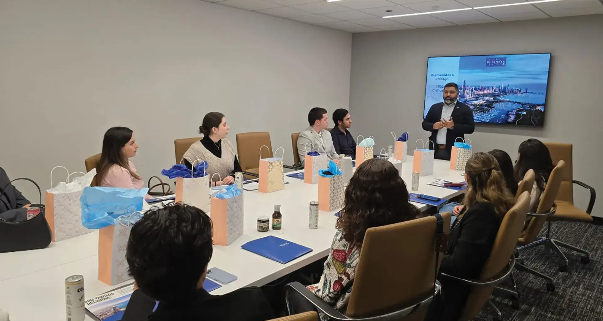 Estudiantes de campus Chihuahua llevan empresas mexicanas a misión comercial en EEUU