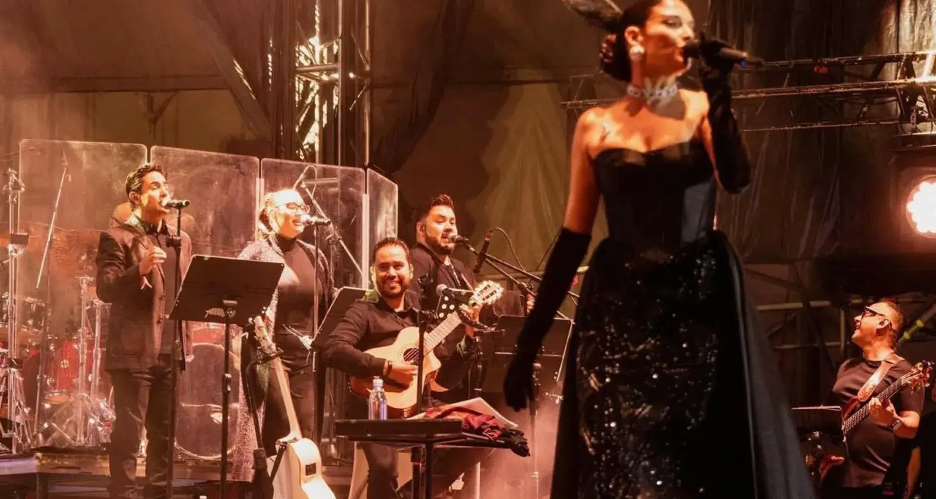 José Vázquez en un concierto con Natalia Jiménez