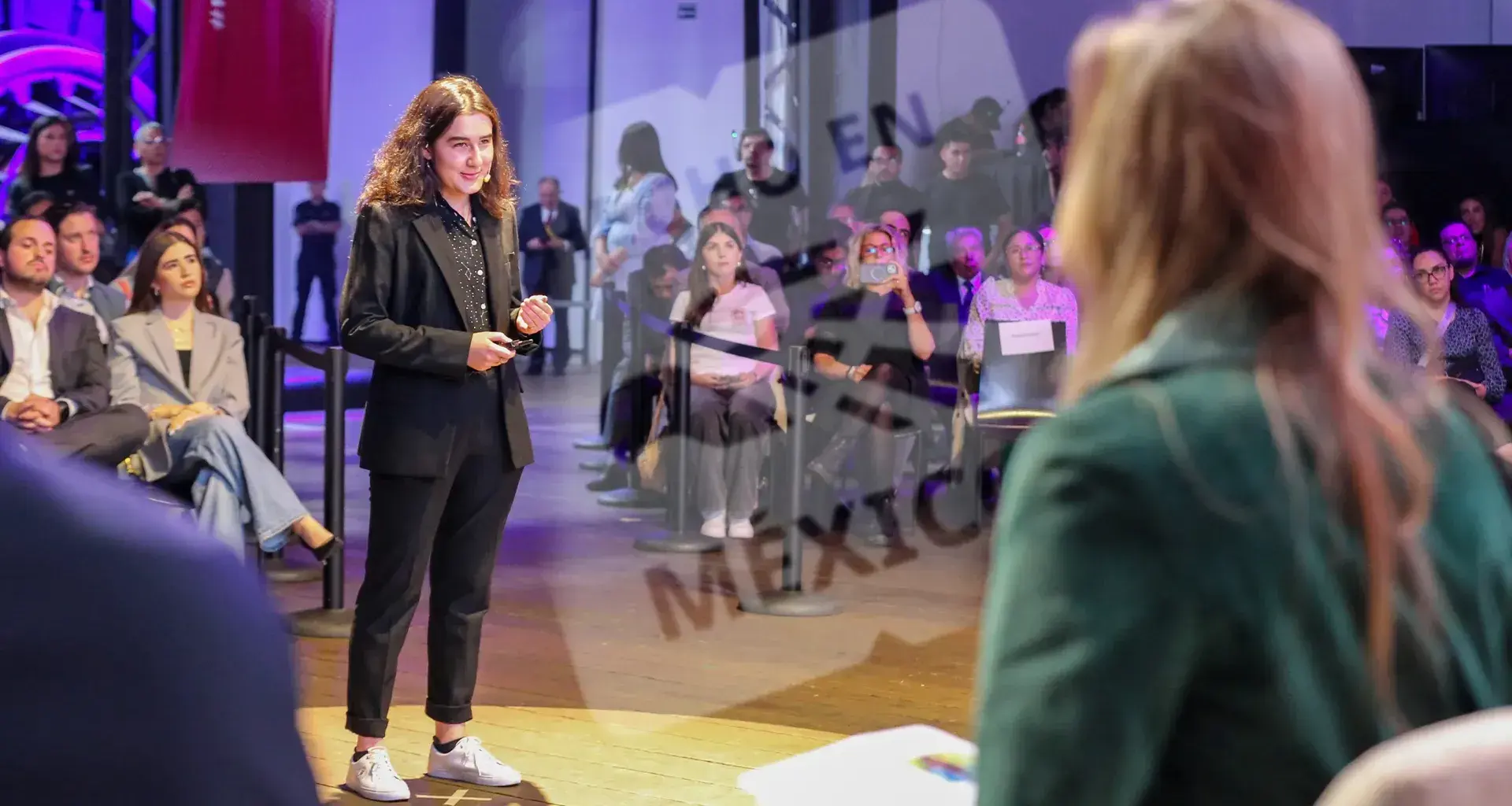 Victoria de León en Mentes en Acción