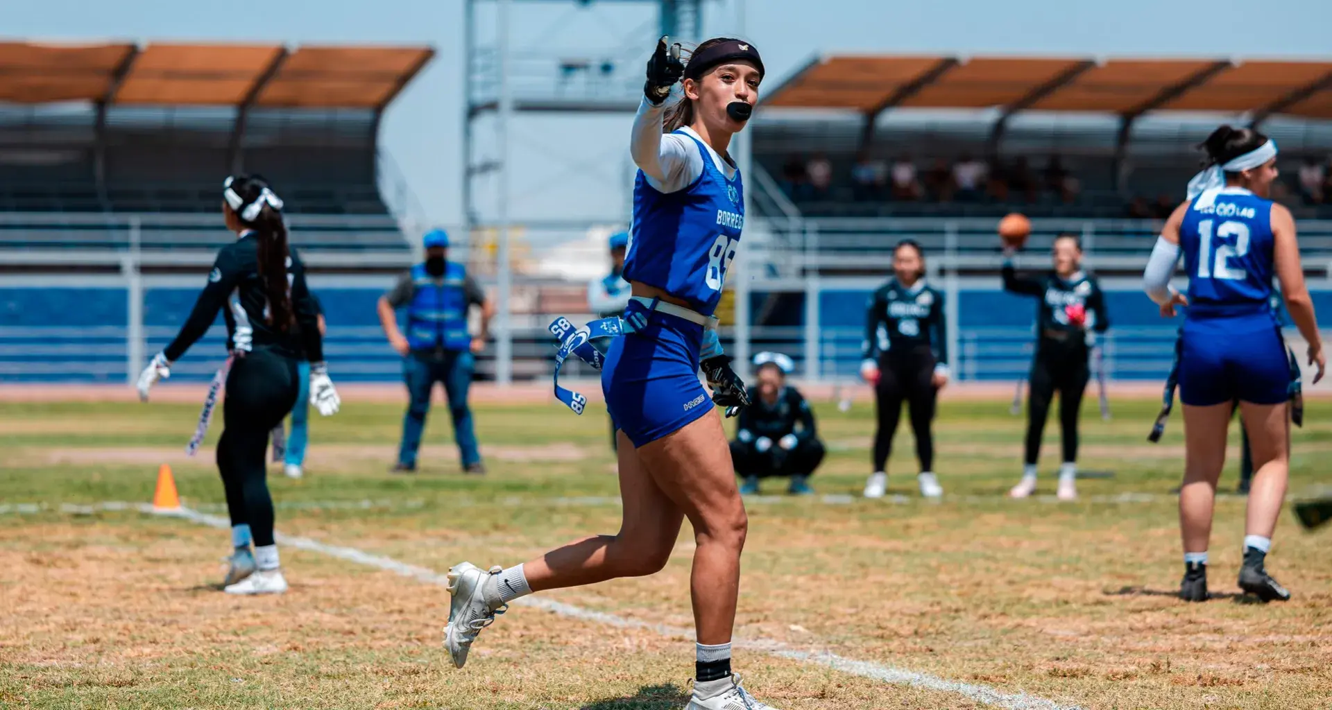 Jugadora de Borregos Laguna festeja en partido de Borregos Laguna