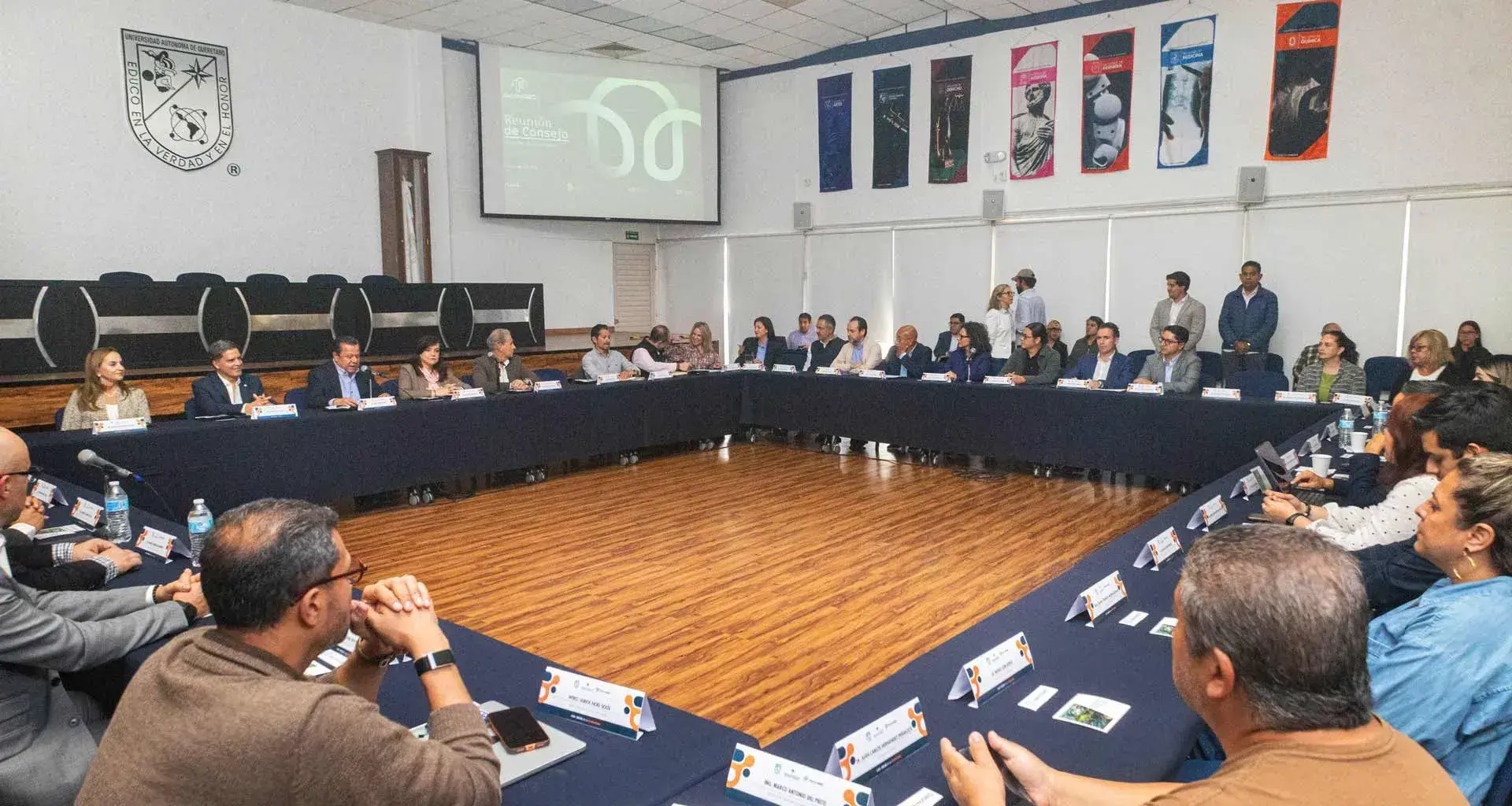 distritoQRO presentó los avances de sus pilares estratégicos y formalizó su figura legal como asociación civil, en una sesión del consejo realizada en la Universidad Autónoma de Querétaro (UAQ). 