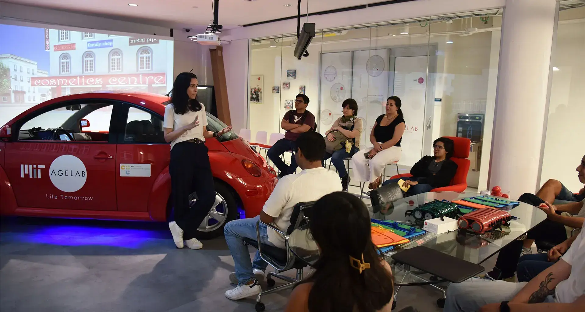 Mexicanos analizan claves para impulsar microempresas y ganan en MIT