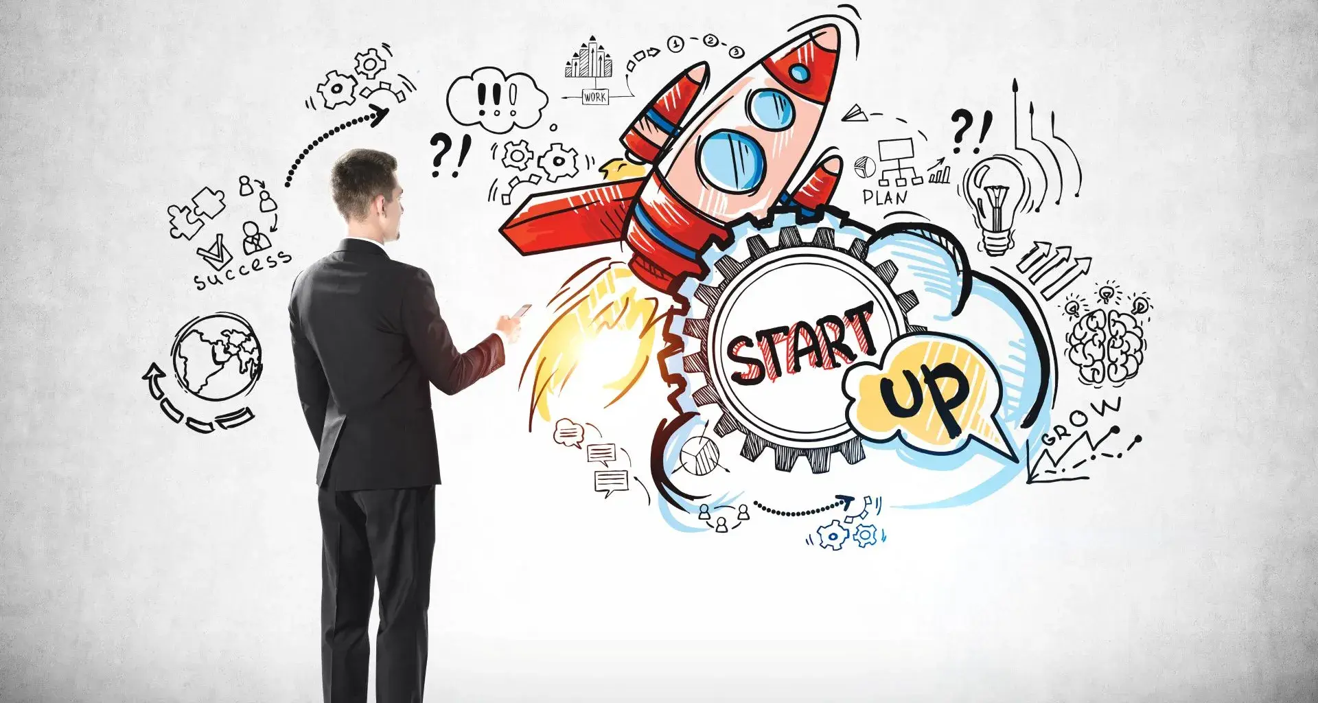 Hombre ve un dibujo en la pared que representa el emprendimiento