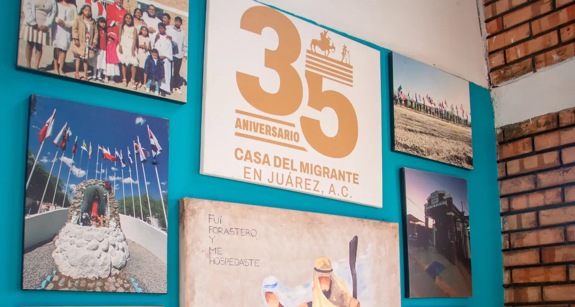 Resepcion de la casa del migrante con fotografias y reconocimientos 