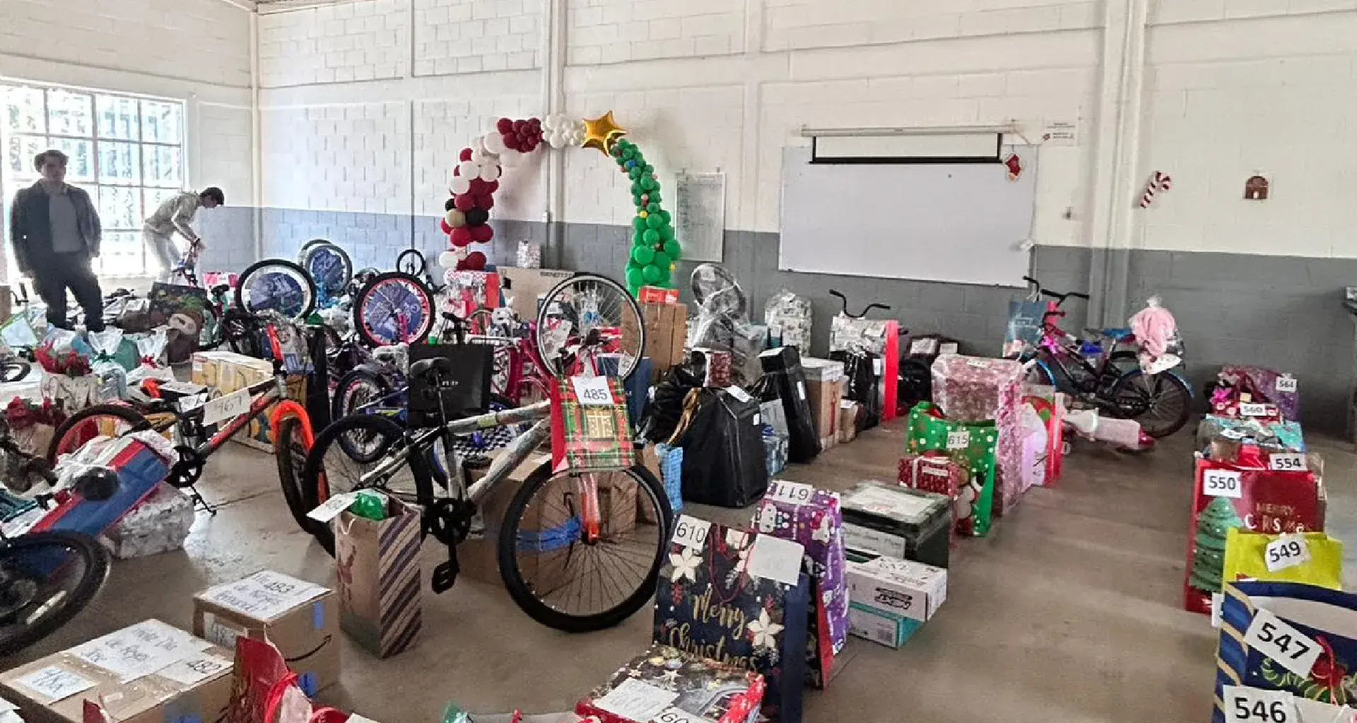 150 regalos apadrinados