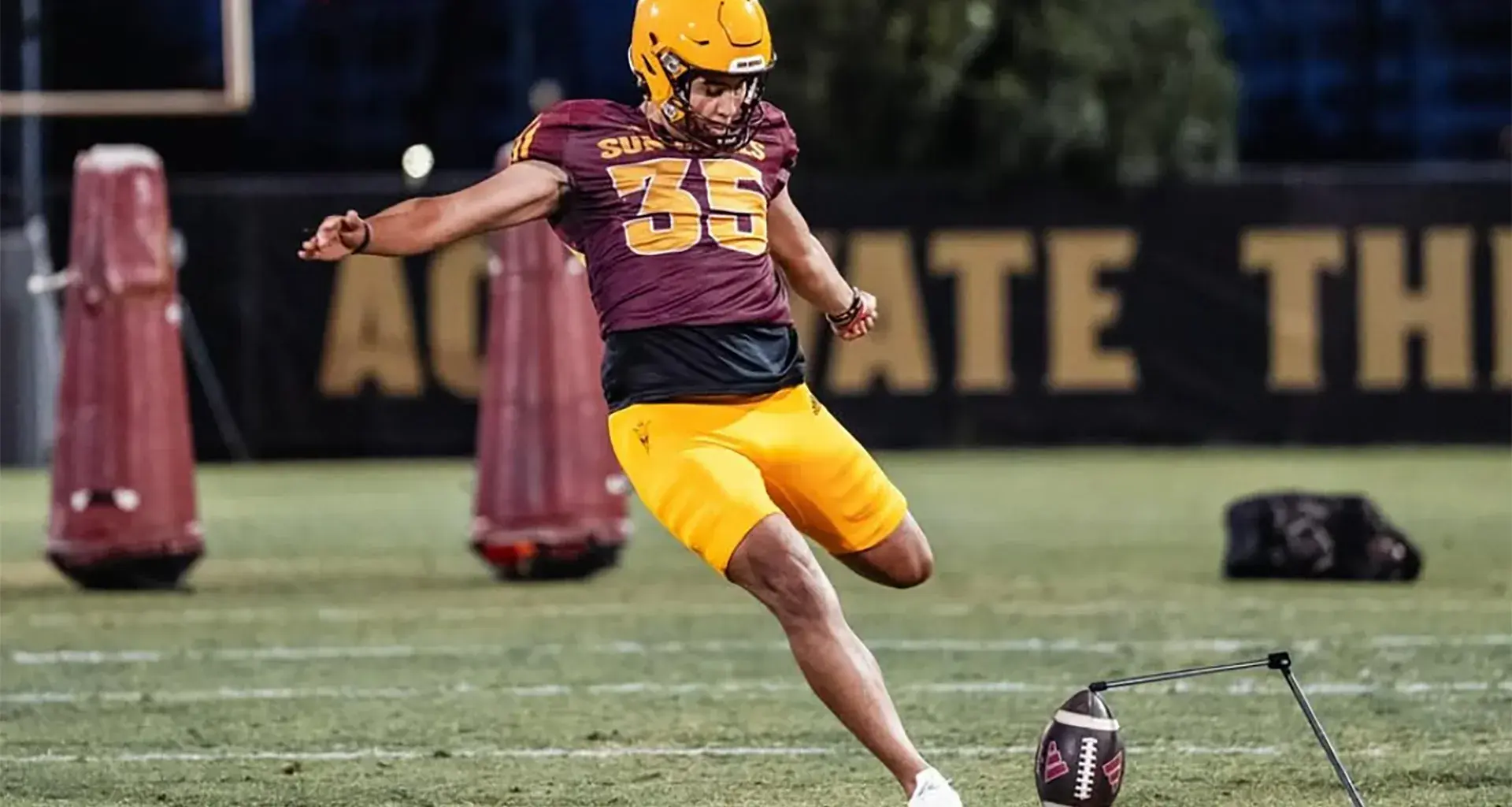 Jesús Gómez practicando con Arizona State Sun Devils