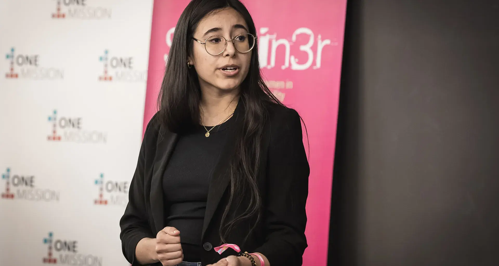 Karla durante una presentación