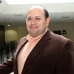 El profesor Salvador Leetoy realiza su estancia en la universidad estadounidense desde agosto 2017 y hasta Mayo 2018.