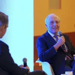 Luis Fernández-Vega culminó su visita por Monterrey en el foro Gigantes de Medicina del Tec.