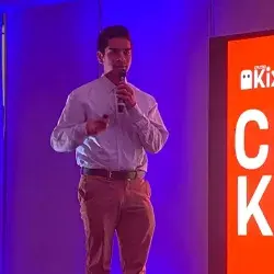 Sebastián Jaiovi durante su participación en un festival.