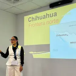 Cristina Rumbo, profesora de la Escuela de Ciencias Sociales y Gobierno expuso su trabajo sobre migración