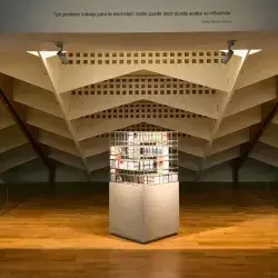 Homenaje a profesores a través de instalación de arte completa