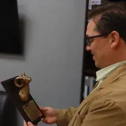 Alberto Arvizu, director de la Escuela de Negocios recibió premio nacional por su trabajo como instructor empresarial